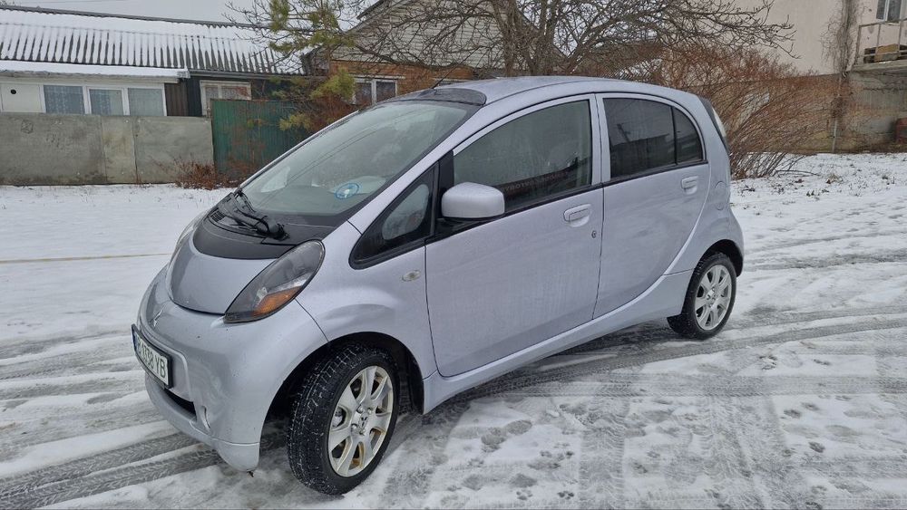 Mitsubishi i miev 2012 року , електромобіль