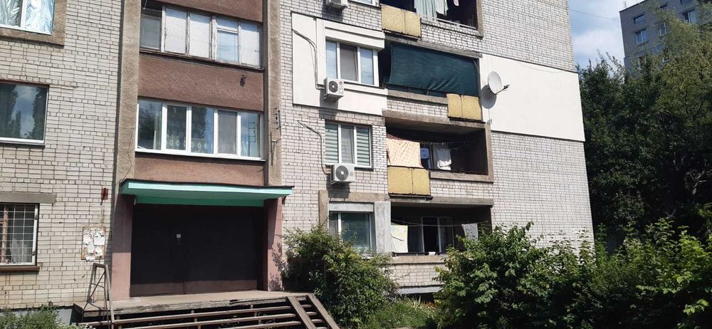 Продаж кімнати з ремонтом вул Нарбутівська