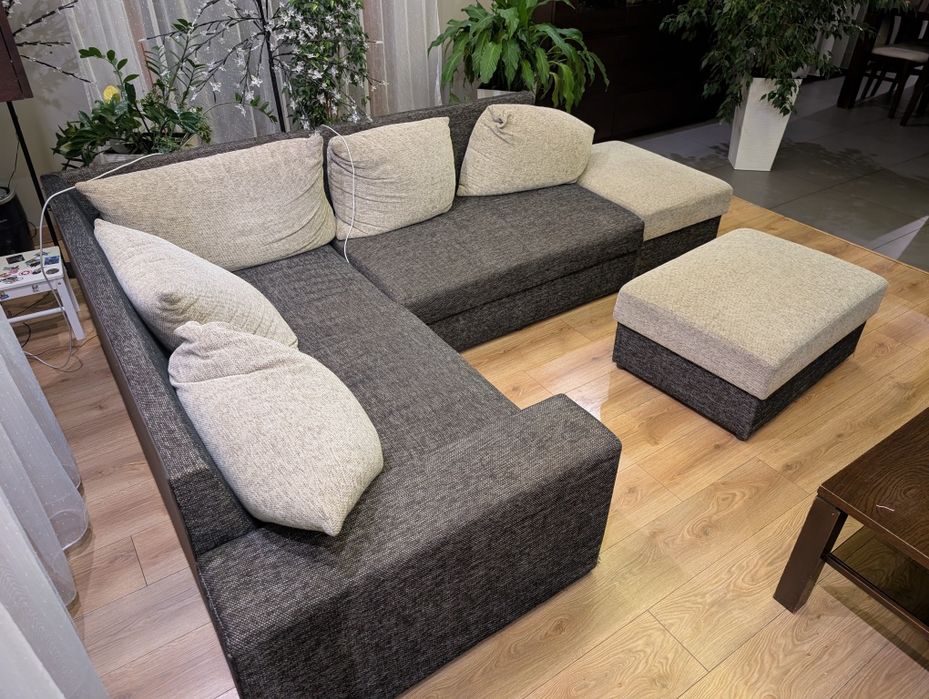 Narożnik 185x205 + 2 pufy 60x80