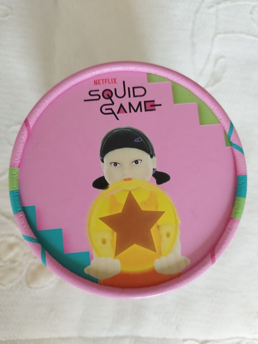 Figura colecionável oficial da boneca Young-Hee do jogo Squid Game da
