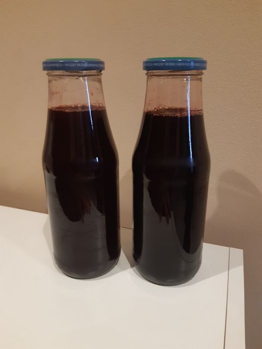 Domowe przetwory-soki malina, ostrężyna, porzeczka