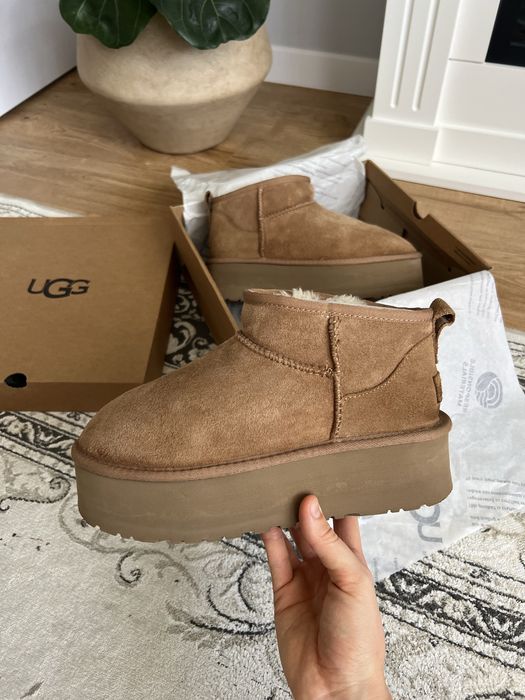 Ugg на масивній платформі