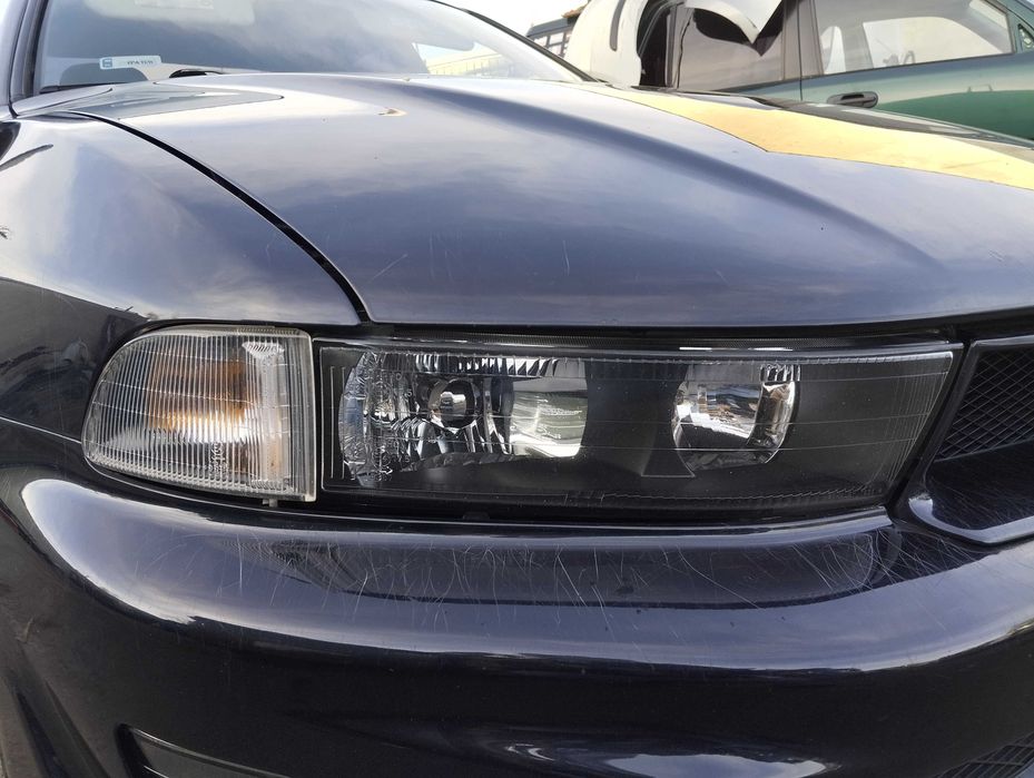 Mitsubishi Galant VIII 2.0i 4D 2004r.Lampa przednia prawa.