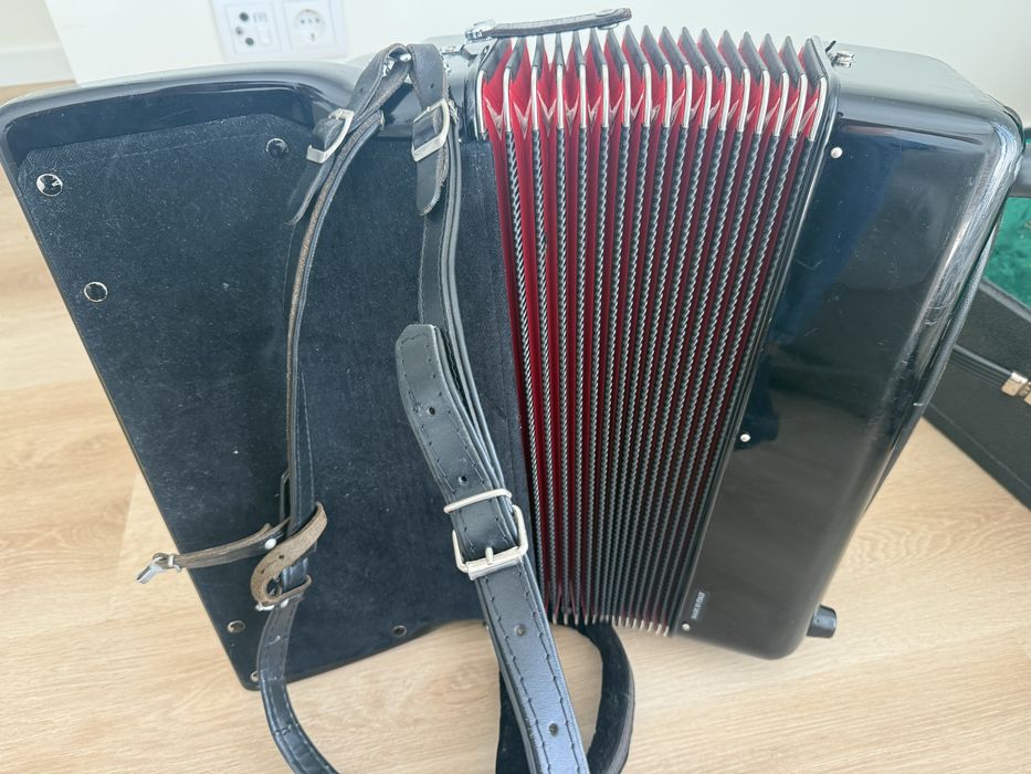 Serenellini 96 baixos / 37 teclas