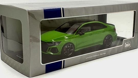Модель Audi RS3 Limousine IXO Models 1/18