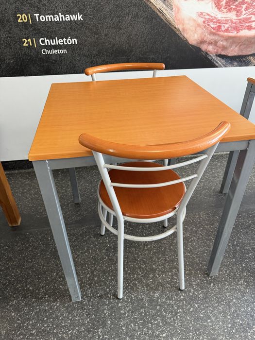 Mesas e cadeiras de restaurante
