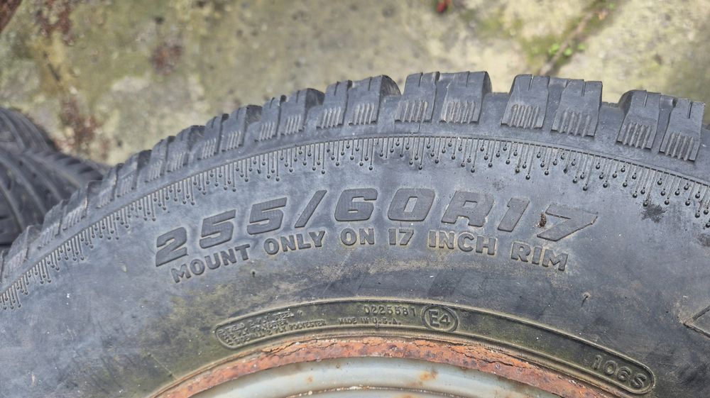 Kompletne koła Nissan Navara DISCOVER M+S 255/60R17 NOWE