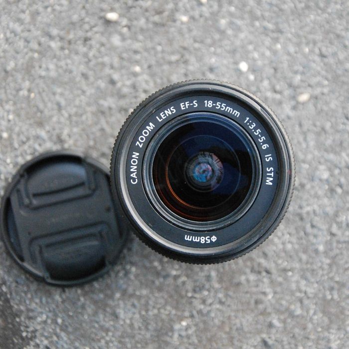 Дзеркальний кроп об'єктив Canon EF-S Lens 18-55mm 1:3.5-5.6 IS STM