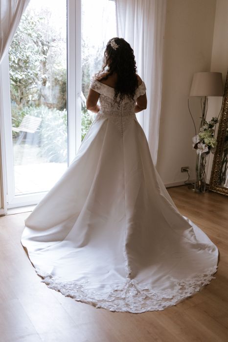 Vestido de Noiva Off-White Evasê Princesa - Pronovias