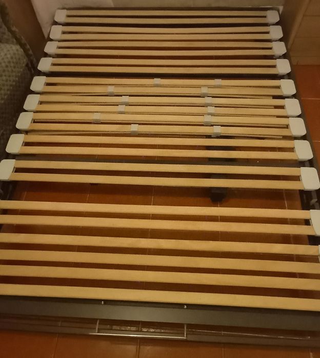 Cama/estrado elevatória 1,50x2,00 c/colchão incluído