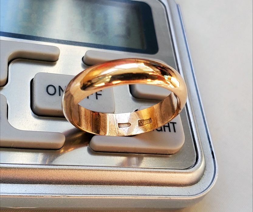 Золотого цвета кольцо с 583 пробой хорошее состояние периода ссср