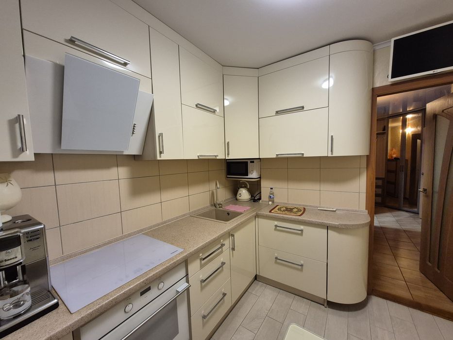 Продам дво кімнатну квартиру з євроремонтом на Масанах