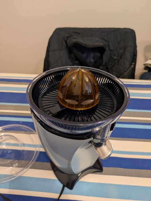 Espremedor ufesa Futura