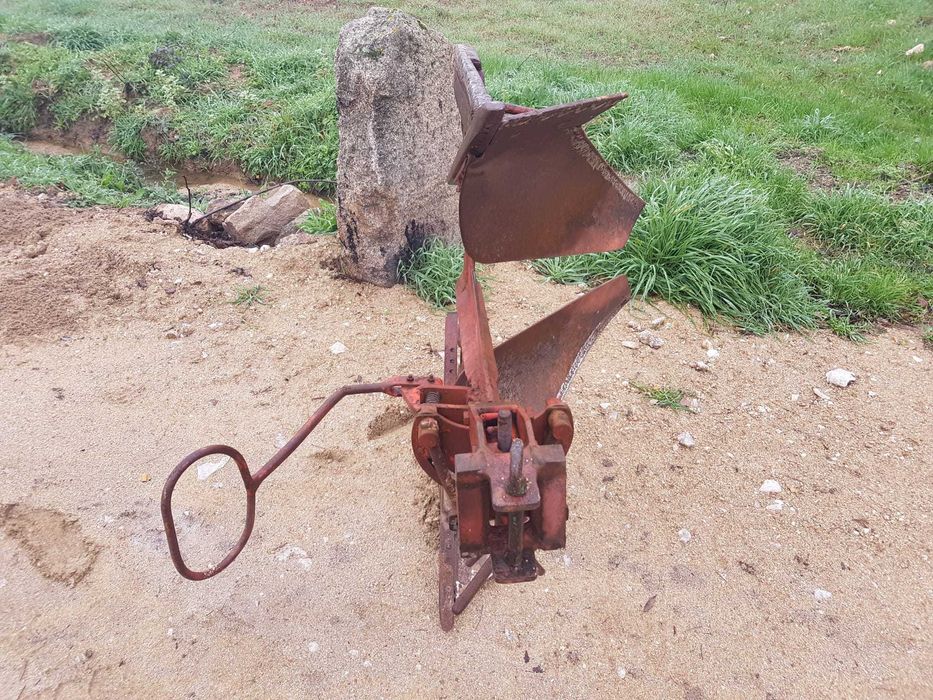 Alfaias - Charrua para trator Pasquali ou equivalente