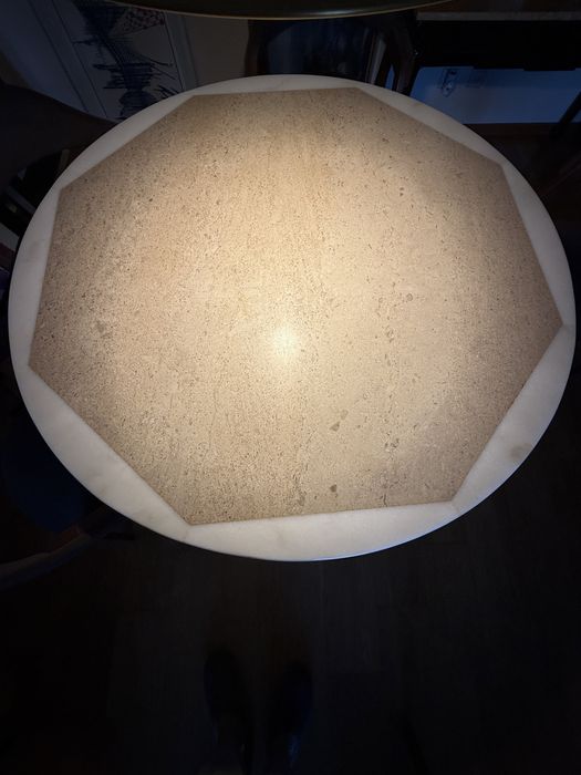 Mesa redonda em marmore