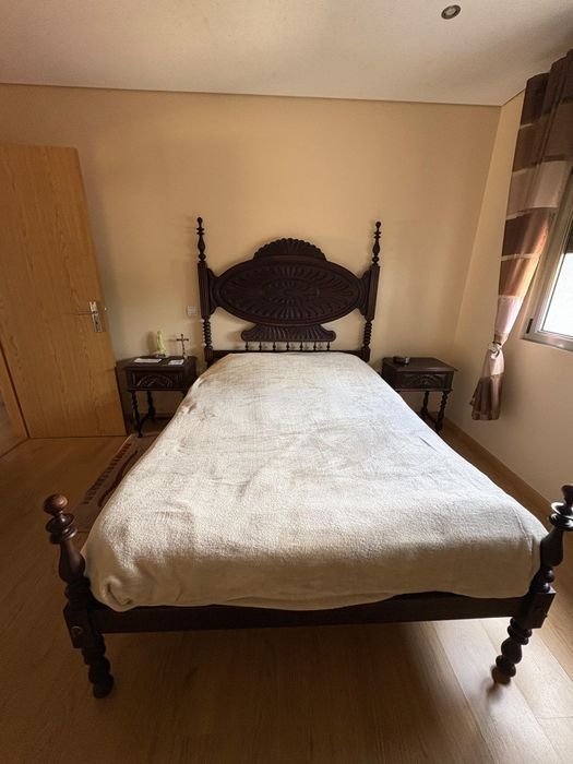 Cama em cerejeira