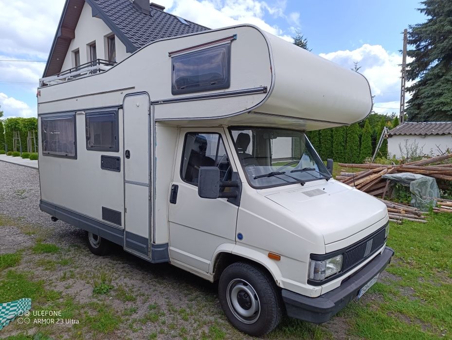 Kamper Fiat Ducato 2.5 D 1993r., zarejestrowany na 6 osób.