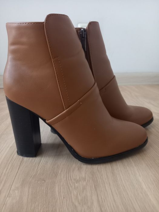 Buty za kostkę,  na słupku,  camelowe, 36