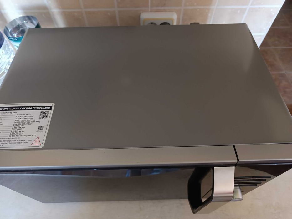 Продам микрохвильову піч Samsung MS23F302TAS