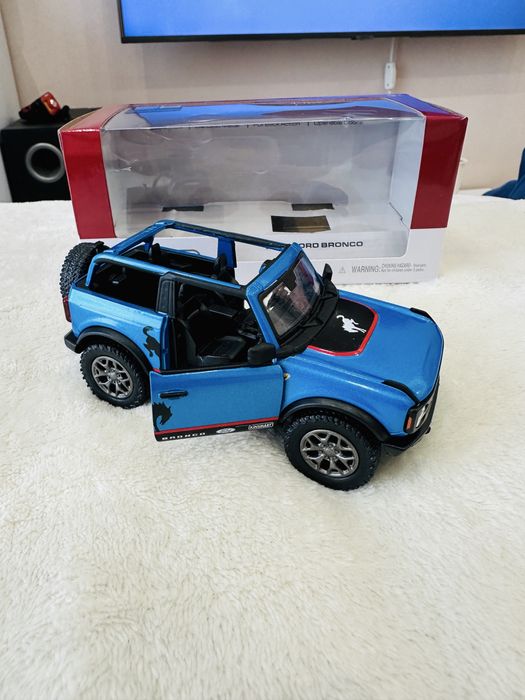 Металева машинка джип Kinsmart Ford Bronco