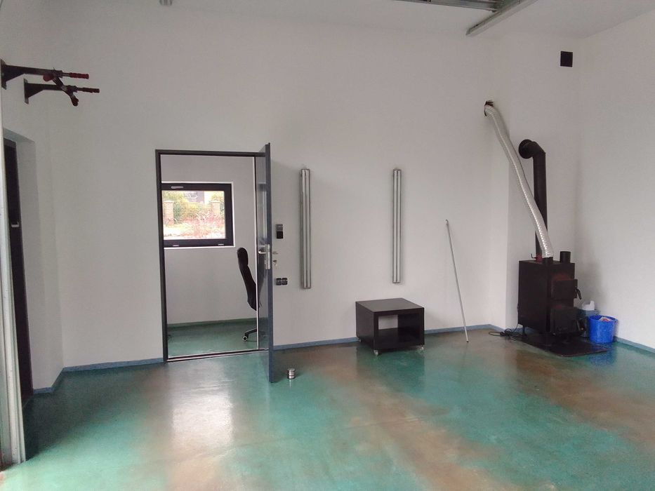Wynajmę plac (5,5 ara) z dwoma budynkami (48m2 oraz 35m2)
