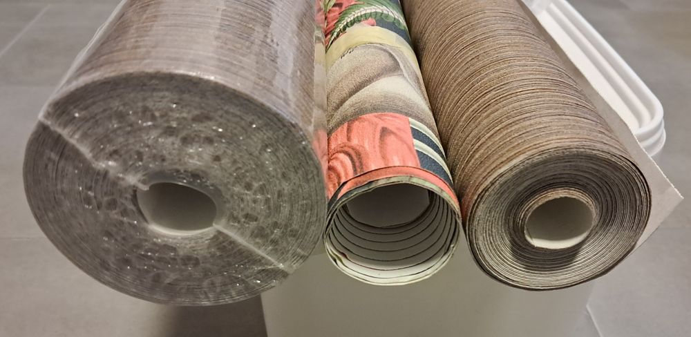 Tapety ścienne pozostałości z remontu