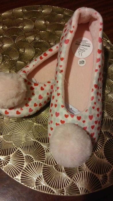 Kapcie dams. typu baleriny z pomponami 26cm Nowe.