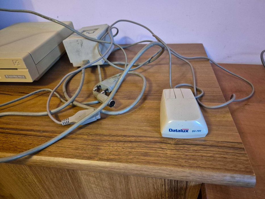 Commodore 64 z akcesoriami