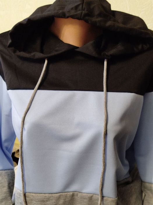 Лёгкая кофта с капюшоном