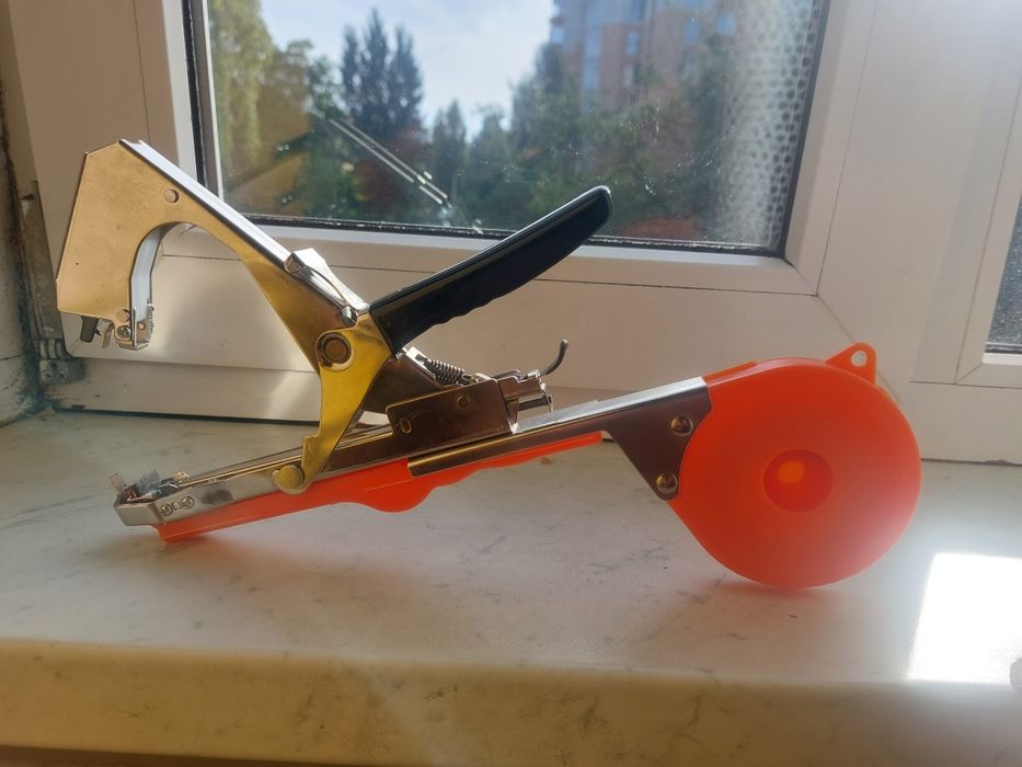 Продам засіб для підвязки рослин Тапінір