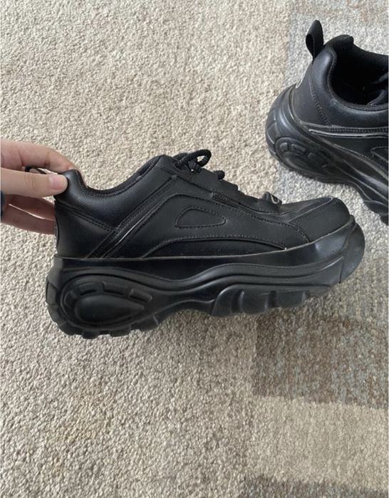 кросівки на товстій підошві