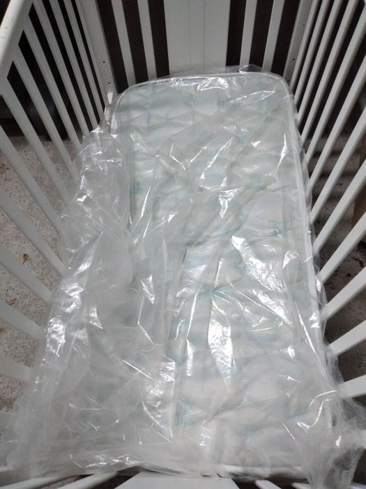 Cama grades branca com colchão