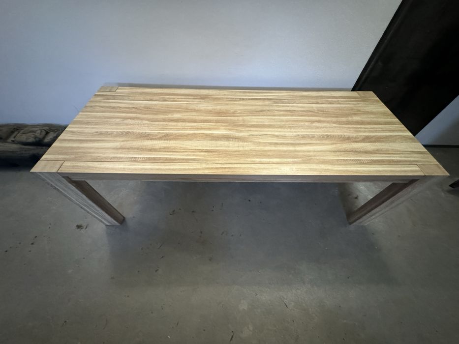 Стіл для вітальні