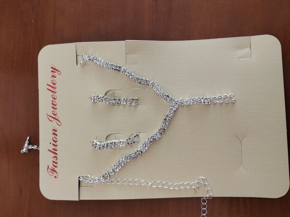 Віночок на перше причастя, біжутерія, плаття