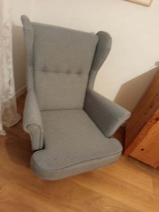 Fotel uszak krzesło ładny  w ładnym stanie