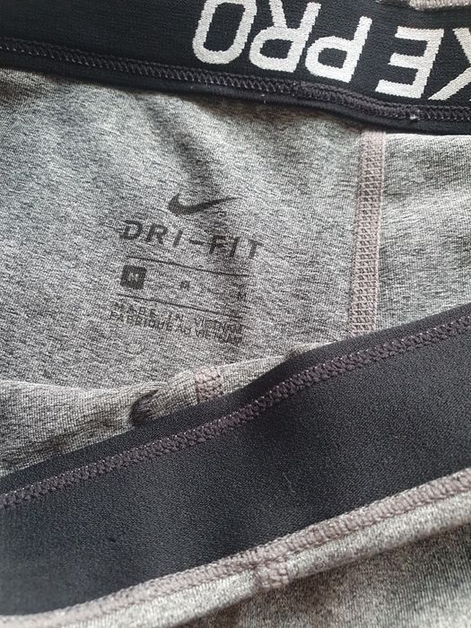 Спортивні лосіни Nike