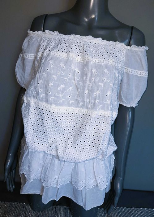 Biała bluzka boho hiszpanka z baskinką