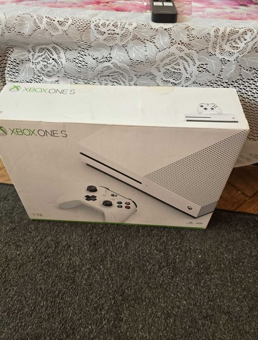 Xbox one S(1TB) mało używany