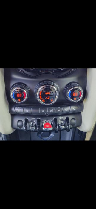 Mini Cooper D 2015 em estado impecável