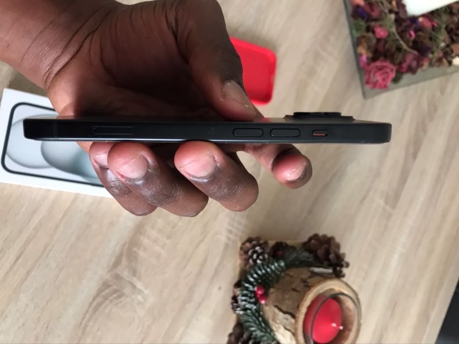 iPhone 15 normal