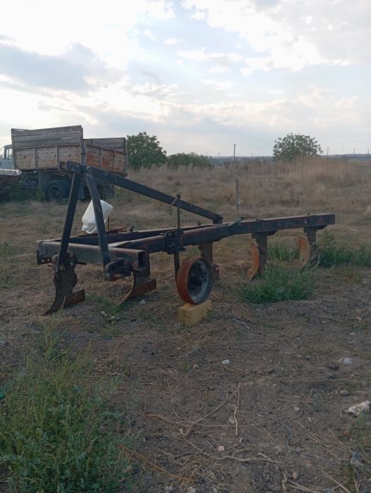 Продам плуг под т150 плн 5/35