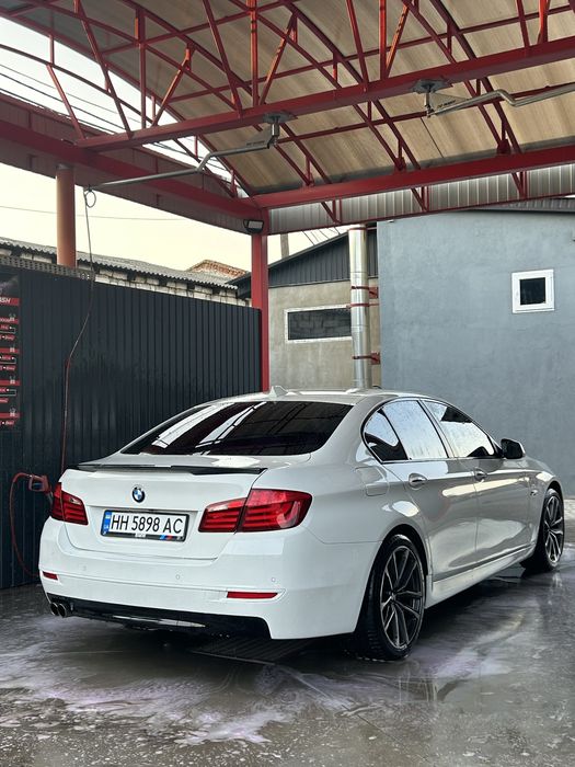 Bmw F10 523i ідеальний стан Официальная не Америка