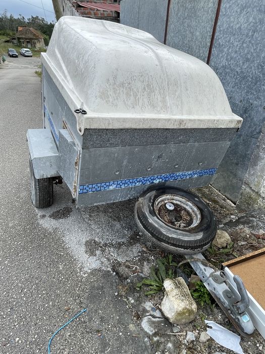 Atrelado para caça