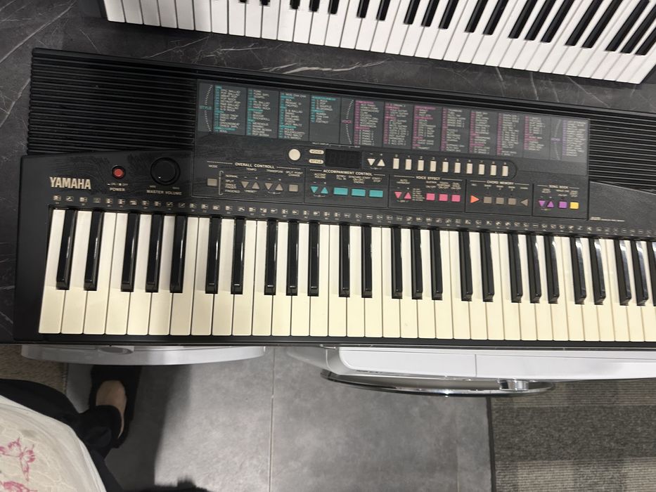 Синтезатор Yamaha PSR 215 з Європи