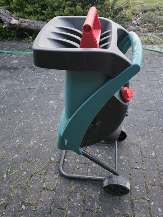 Bosch Maszna do rozdrabniania gałęzi rębak