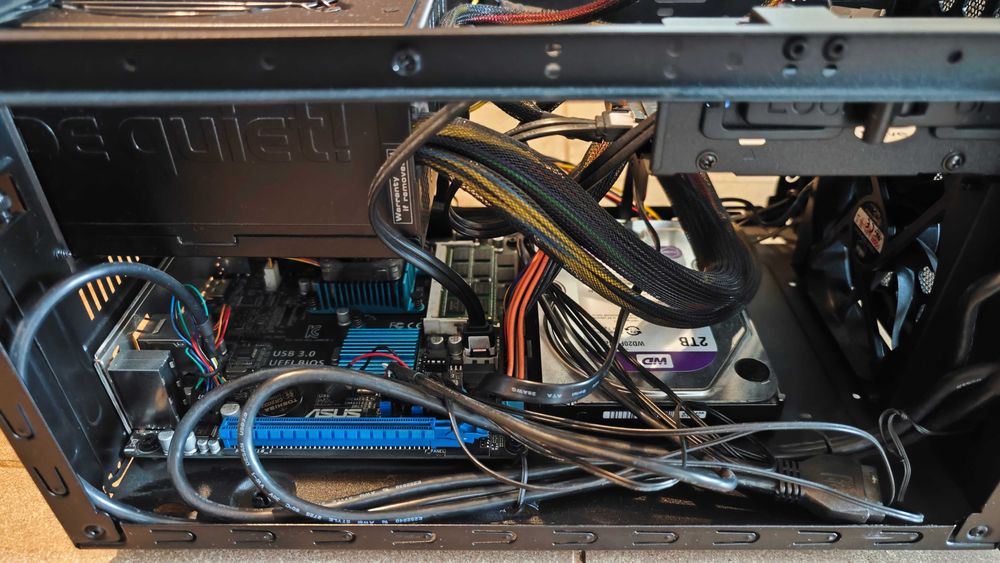 Mini PC Asus, Intel, 16GB RAM, 250GB+2TB + UPS APC