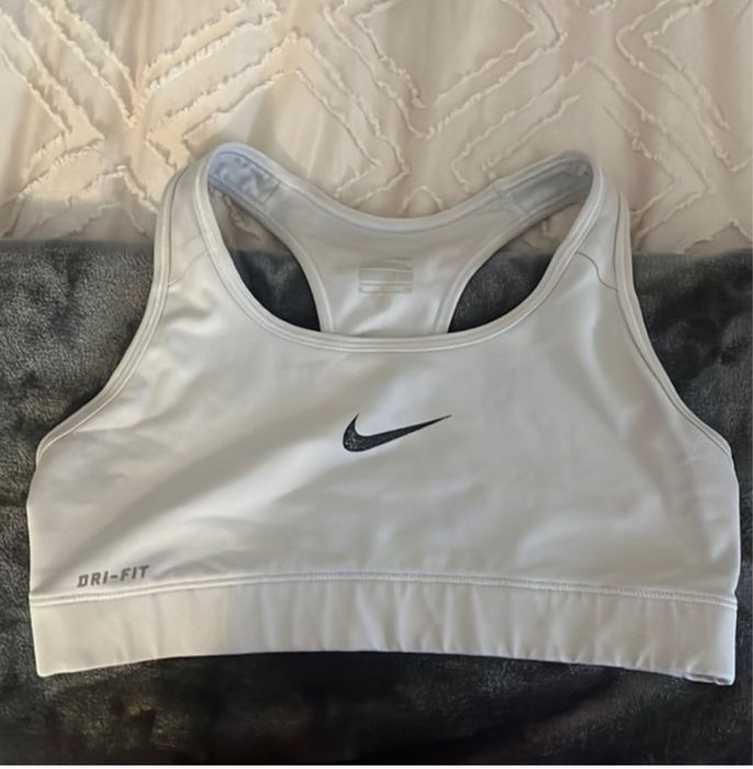 Топ nike спортивний