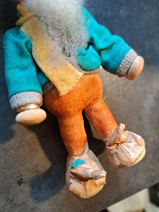 Zabytkowy kolekcjonerski krasnal