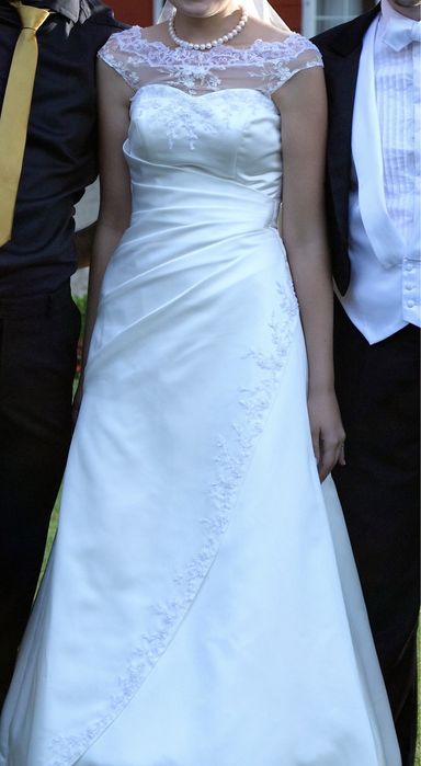 Suknia ślubna z welonem