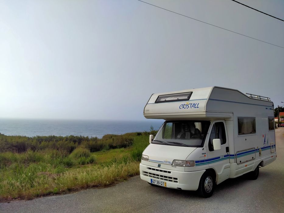 Autocaravana Fiat Ducato 2.8 com 6 lugares com cinto segurança